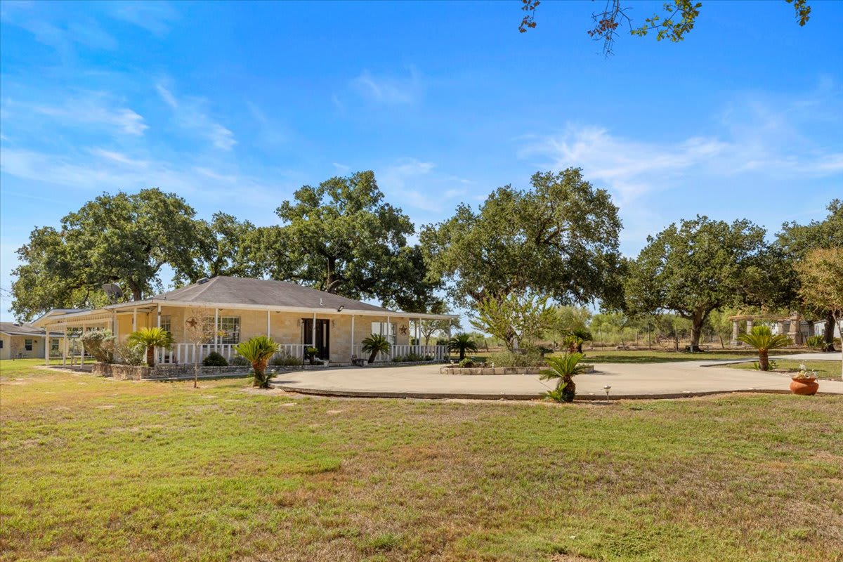 front view of multi-generational home near San Antonio TX
225 ridgeview drive Pleasanton Texas